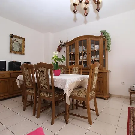 Luisa 1437 Apartman Peruški