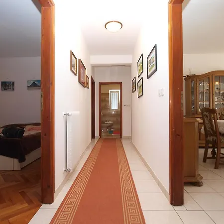 Luisa 1437 アパート Peruški