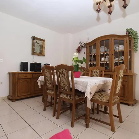 Luisa 1437 Apartman Peruški