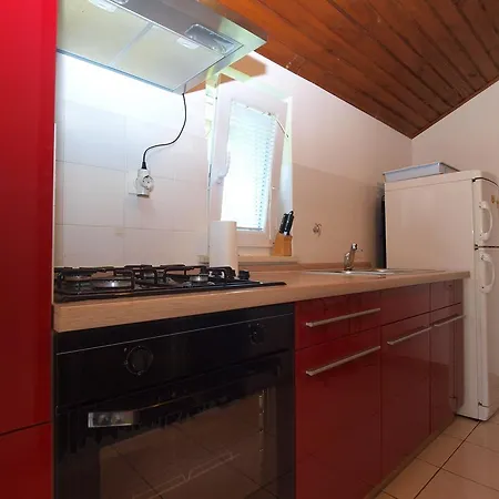 Luisa 1437 アパート