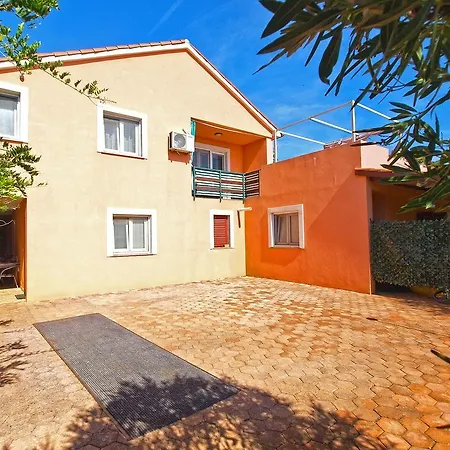 Luisa 1437 Apartman