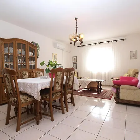 Luisa 1437 * Peruški