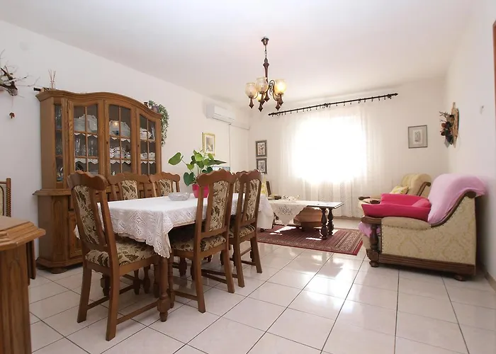Luisa 1437 * Peruški