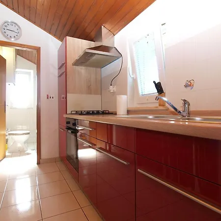 Luisa 1437 * Peruški